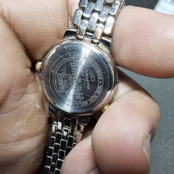 Timex Indiglo Women Quartz Watch Silver Gold Tone Working Blue Roman Dial shows - Picture 9 of 10